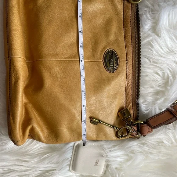 Fossil Tan Yellow Leather Crossbody Purse, Vintage with Adjustable Strap - Picture 6 of 12